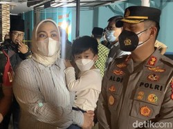 Bupati Karawang Janji Renovasi Asrama Ponpes Miftahul Khoirot