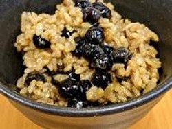 5 Cara Nyeleneh Masak Nasi, Dicampur Kopi hingga Minuman Boba