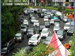 Hindari Bundaran Waru! Ratusan Truk Pendemo Masih Blokade Frontage A Yani Hindari Bundaran Waru! Ratusan Truk Pendemo Masih Blokade Frontage A Yani