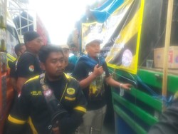 Ratusan Sopir Truk yang Demo di Dishub Jatim Tak Puas dengan Hasil Mediasi
