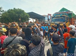 Demo Sopir Truk di Kudus, Jalur Pantura Lumpuh!