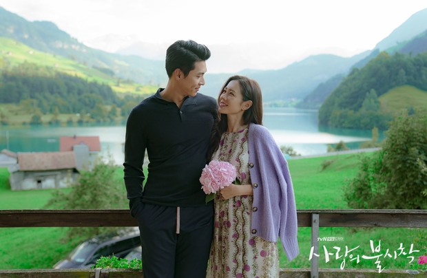 Menjadi pasangan baru kesayangan pecinta K-Drama, Hyun Bin dan Son Ye Jin yang terlibat cinlok setelah membintangi drama Crash Landing on You akan segera menikah pada Maret 2022