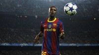 Bergeser ke nomor 22, ada Eric Abidal yang memakai nomor punggung tersebut selama pengabdiannya di Barcelona. (Foto: Getty Images/David Ramos)