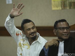 Sidang Pleidoi Dihadiri Outsider, Jerinx: Meningkatkan Mood Saya Sidang Pleidoi Dihadiri Outsider, Jerinx: Meningkatkan Mood Saya