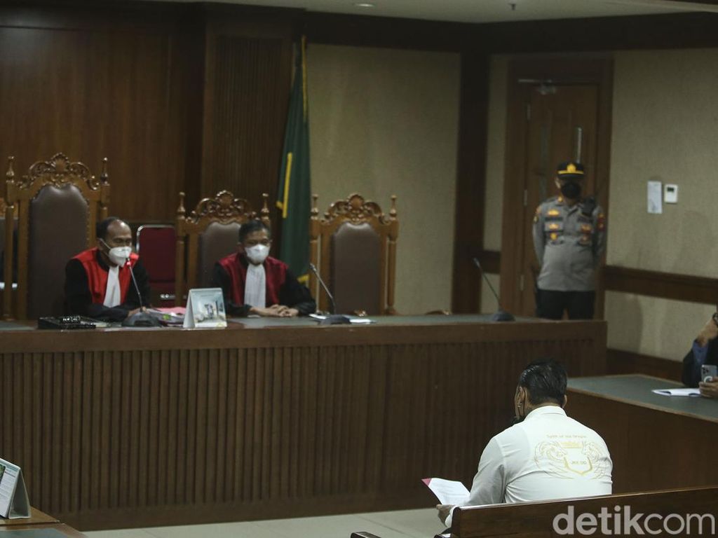 Hakim Beri Wejangan ke Jerinx, Cerita soal Buya Hamka hingga Anton Medan