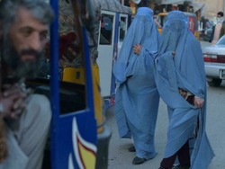 Taliban Wajibkan Wanita Afghanistan Tutup Aurat, Pakai Selimut Jika Perlu