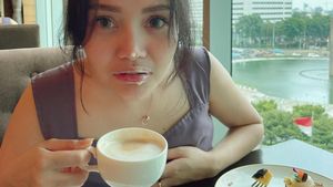 Intip Asyiknya Mawar AFI Saat Ngopi dan Ngemil