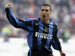 Legenda Inter Milan dan Timnas Kolombia, Ivan Cordoba, juga identik dengan nomor punggung 2. (Foto: Getty Images/New Press)