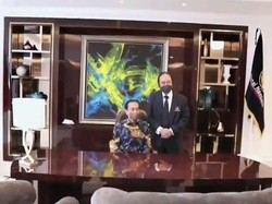 Saat Surya Paloh Kasih Jokowi Kursi Ketum-Kartu Perpus 2 Cucu