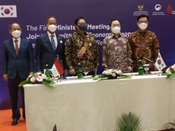 RI-Korsel Teken Kerja Sama Pengembangan Mobil Listrik Sampai LNG