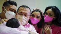 KD dan Ashanty Jadi Nenek, Bikin Penasaran Pamer Rambut Tebal Baby A