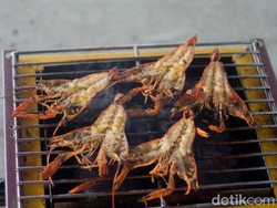 Icip Lobster Air Tawar Panggang, Jajanan Hits di Karawang