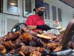 Mencicipi Iga Galabag yang Viral di Bandung