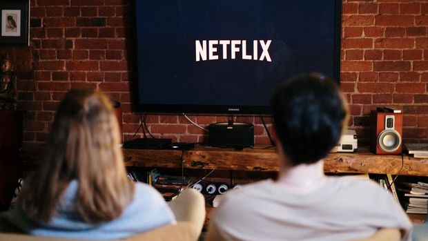 Menonton film bersama pasangan/Foto: Pexels.com/cottonbro