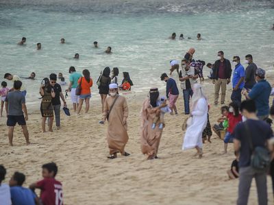 Pantai Melasti Bali Kembali Ramai Wisatawan Usai Mati Suri
