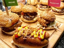 Mengaku Menang Lomba, Pasangan Ini Kabur Setelah Makan 12 Burger