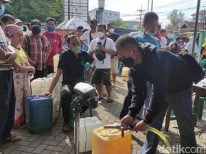 Gembiranya Pedagang Pasar Larangan Sidoarjo Digelontor Operasi Minyak Goreng
