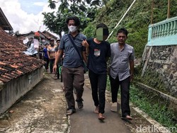 Tertangkap Basah, Pencuri Kabur-Lempar Batu ke Pemilik Rumah