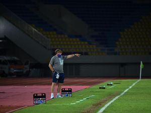 Robert Geram Pemain Persib Mudah Diberi Hadiah
