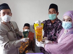 Pengantin di Ponorogo Ini Menikah dengan Mahar Minyak Goreng 1 Liter