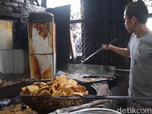 Curhat Perajin Oleh-oleh Bandung di Tengah Langkanya Tempe dan Minyak Goreng