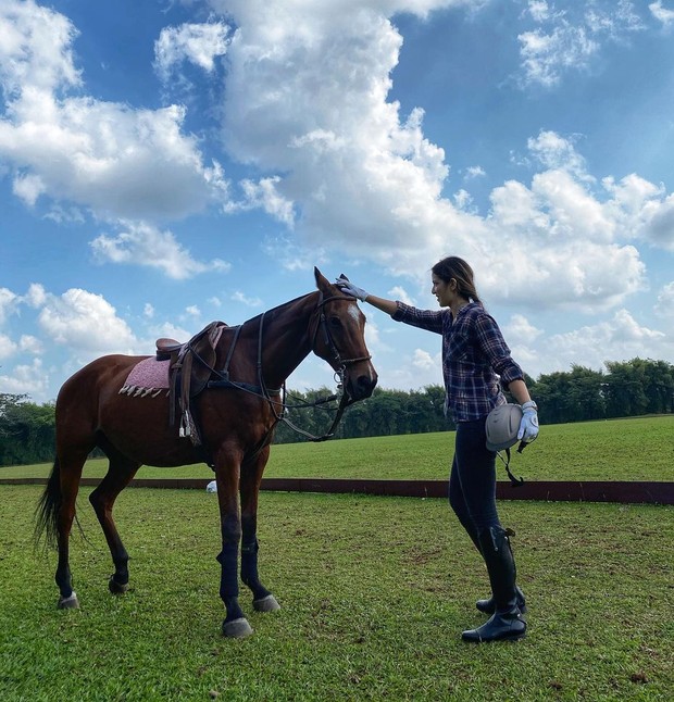 Potret Nia Ramadhanie Ketika Berkuda/ Foto : Instagram @ramadhaniabakrie Potret Nia Ramadhanie Ketika Berkuda