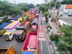 Sopir Truk Jatim Juga Demo Protes Aturan ODOL
