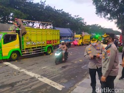 Demo Ratusan Sopir Truk di Dishub Jatim Sudah Bubar