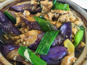 3 Resep Tumis Terong dan Ayam Berbumbu Pedas Gurih 3 Resep Tumis Terong dan Ayam Berbumbu Pedas Gurih