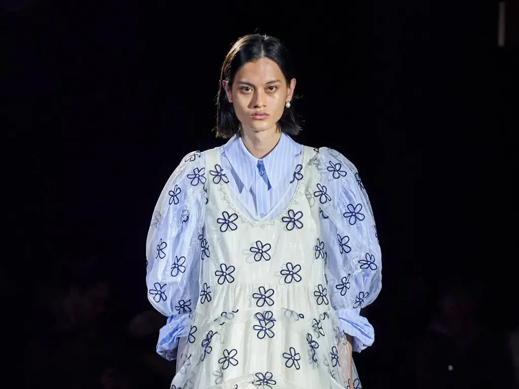 Model Surabaya Rizal Rama Tampil di London Fashion Week, Peragakan Gaun Unik