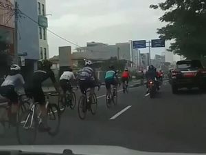 Viral Road Bikers Gowes di Jalur Cepat Depok, Ini Kata Polisi Viral Road Bikers Gowes di Jalur Cepat Depok, Ini Kata Polisi