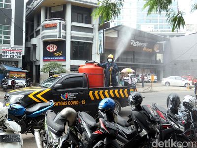 Satgas COVID-19 Bandung Lakukan Penyemprotan Disinfektan