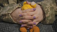 Sisi Lain Konflik Ukraina, Boneka Beruang hingga Kuku Warna-warni