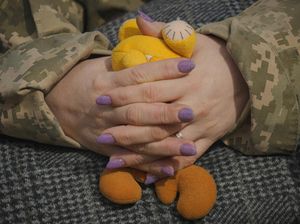 Sisi Lain Konflik Ukraina, Boneka Beruang hingga Kuku Warna-warni