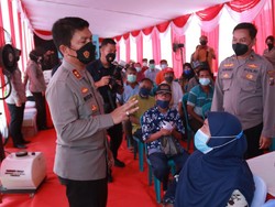 Vaksinasi COVID-19 Dosis Pertama di Jatim Terus Dikejar, Capaian Kini 89,4%