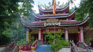 Potret Vihara Surga Neraka, Tertinggi di Singkawang