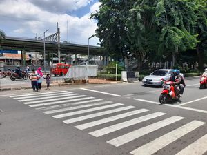 Bukan Pelican Crossing, Dishub Sebut Stasiun Klender Baru Akan Dipasang JPO