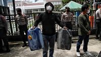 Warga Muara Angke Tuntut Anies Sediakan Air Layak Minum