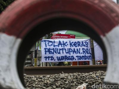 Warga Tolak Penutupan Jalur Perlintasan Sebidang di Tambun