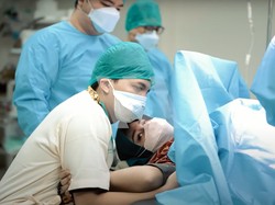 Respons Mertua Soal Aurel Hermansyah Lahiran Caesar