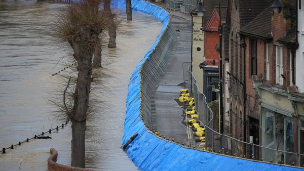 Begini Cara Inggris Menahan Luapan Sungai Penyebab Banjir