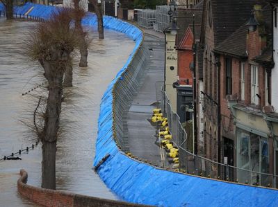 Begini Cara Inggris Menahan Luapan Sungai Penyebab Banjir