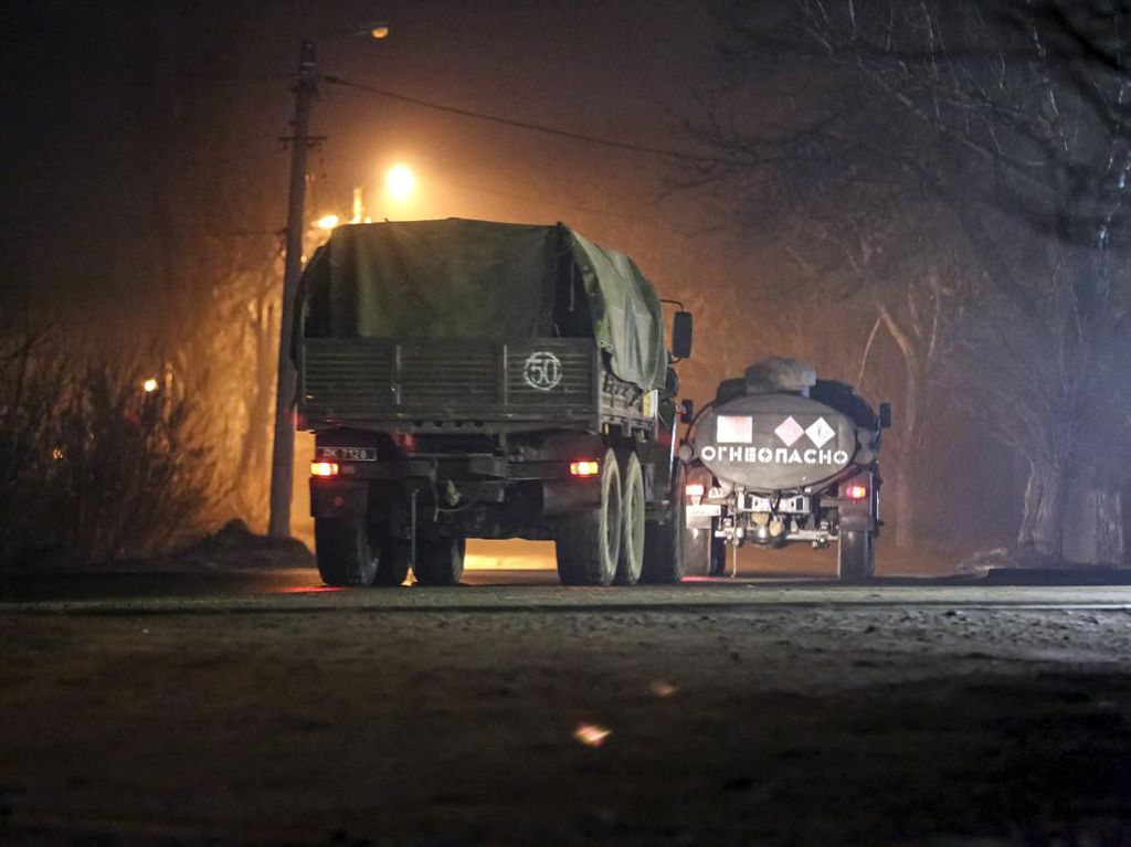 Iring-iringan Kendaraan Militer Muncul di Donetsk, Milik Siapa?