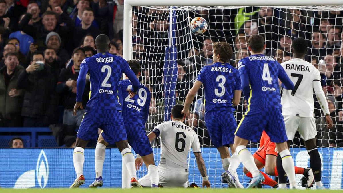 Chelsea unggul 1-0 atas Lille di babak pertama (Foto: AP/Ian Walton)