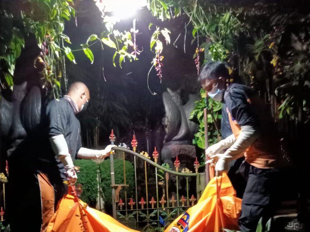 Bule Australia Ditemukan Tewas Telanjang di Vila Tabanan Bali Bule Australia Ditemukan Tewas Telanjang di Vila Tabanan Bali