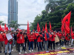 Massa Buruh Kembali Demo Tuntut Cabut Permenaker JHT di Kemenaker