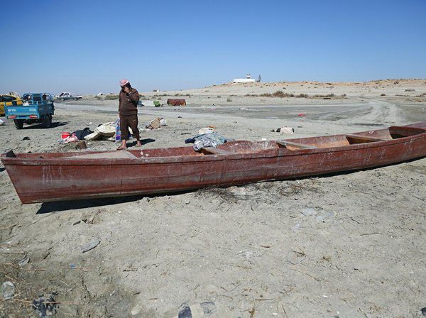 Danau Terbesar Kedua di Irak Mengering, Banyak Ikan Mati
