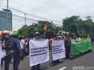 Aliansi Ormas Surabaya Laporkan Akun Medsos yang Lecehkan TNI ke Polda Jatim