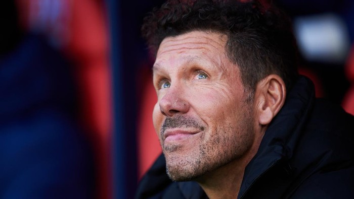 PAMPLONA, SPAIN - FEBRUARY 19: Head coach Diego Simeone of Club Atletico de Madrid reacts during the LaLiga Santander match between CA Osasuna and Club Atletico de Madrid at Estadio El Sadar on February 19, 2022 in Pamplona, Spain. (Photo by Juan Manuel Serrano Arce/Getty Images)