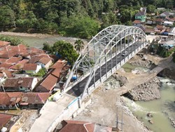 Jembatan Akses ke Wisata Negeri di Atas Awan Lebak Banten Rampung